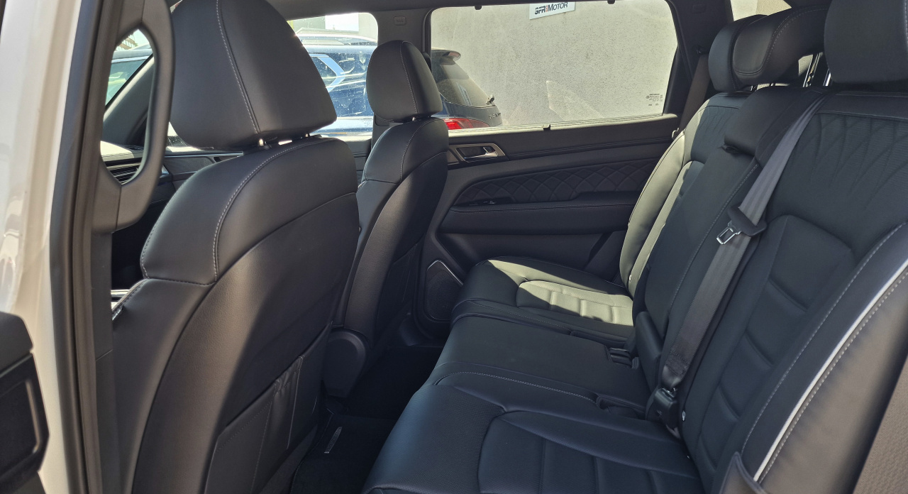 Rexton 2.2e-XDI Premium AT 4x4 Bílá perleť/černá BE - předváděcí vůz