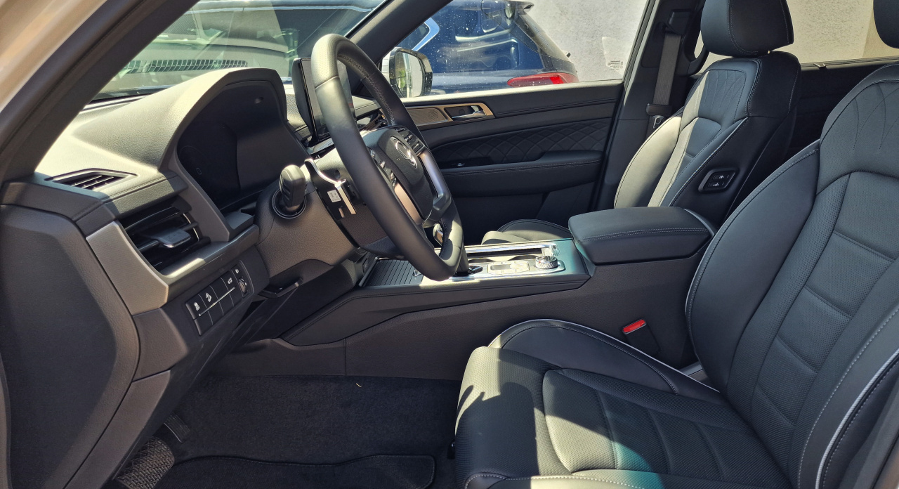 Rexton 2.2e-XDI Premium AT 4x4 Bílá perleť/černá BE - předváděcí vůz