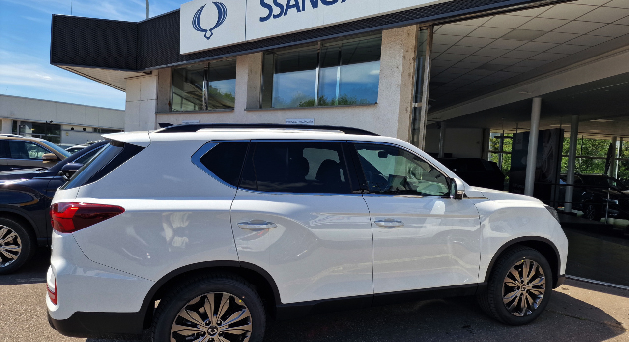 Rexton 2.2e-XDI Premium AT 4x4 Bílá perleť/černá BE - předváděcí vůz