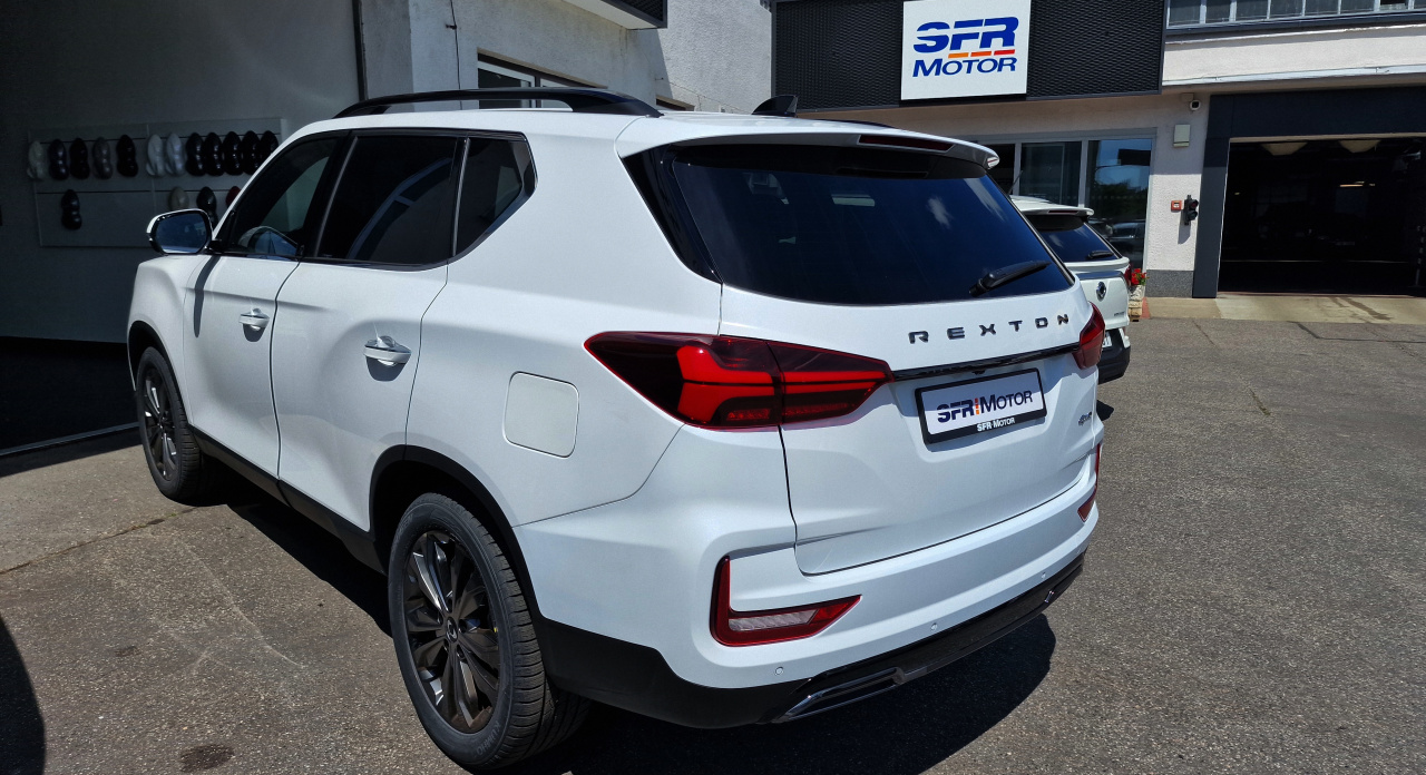 Rexton 2.2e-XDI Premium AT 4x4 Bílá perleť/černá BE - předváděcí vůz