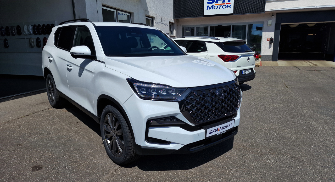 Rexton 2.2e-XDI Premium AT 4x4 Bílá perleť/černá BE - předváděcí vůz