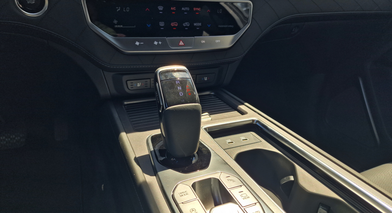 Rexton 2.2e-XDI Premium AT 4x4 Bílá perleť/černá BE - předváděcí vůz