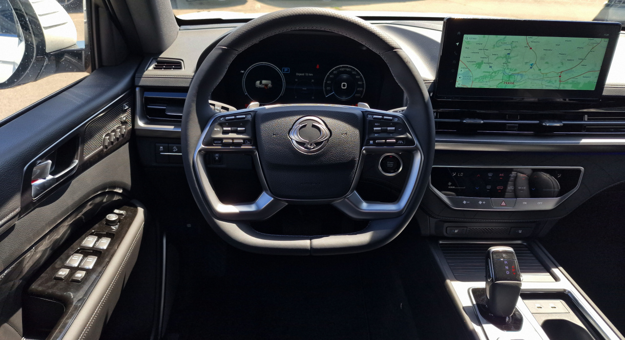 Rexton 2.2e-XDI Premium AT 4x4 Bílá perleť/černá BE - předváděcí vůz