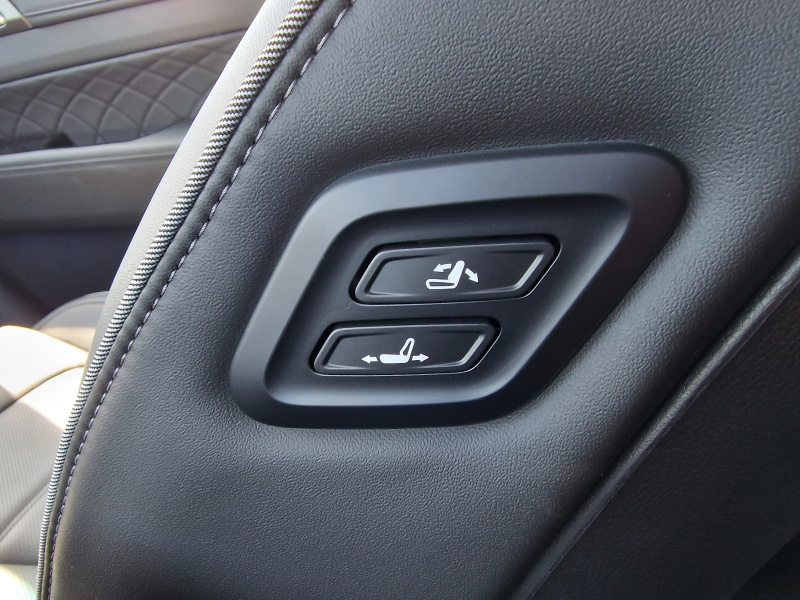 Rexton 2.2e-XDI Premium AT 4x4 Bílá perleť/černá BE - předváděcí vůz