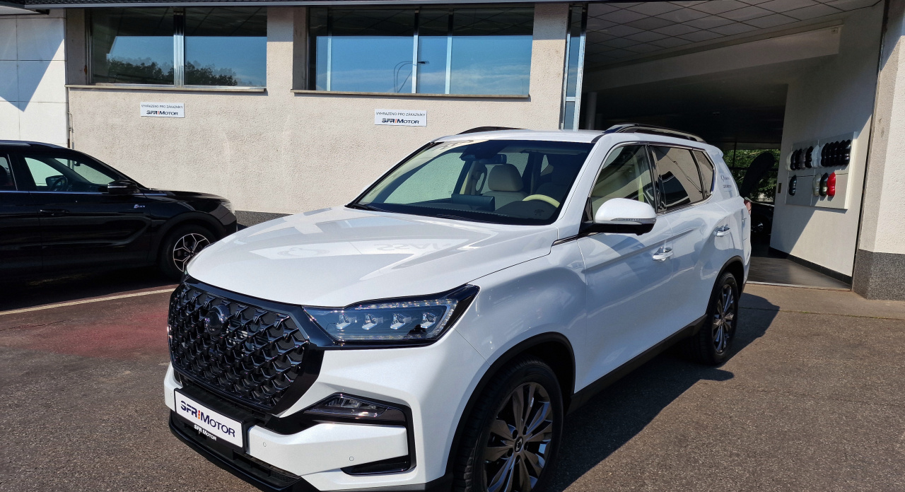 Rexton 2.2e-XDI Premium AT 4x4 Bílá perleť WAK/béžová BE