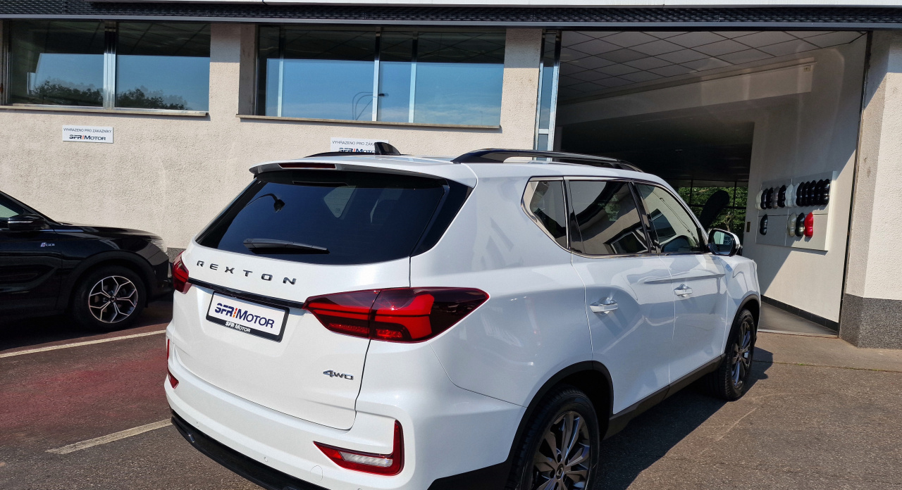 Rexton 2.2e-XDI Premium AT 4x4 Bílá perleť WAK/béžová BE