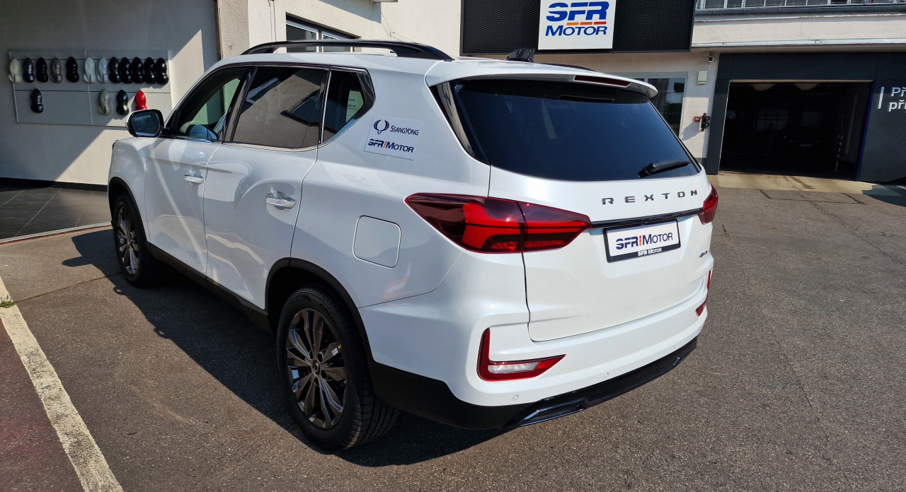 Rexton 2.2e-XDI Premium AT 4x4 Bílá perleť WAK/béžová BE