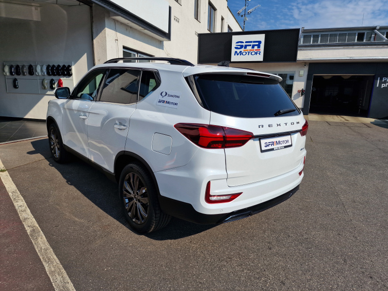 Rexton 2.2e-XDI Premium AT 4x4 Bílá perleť WAK/béžová BE