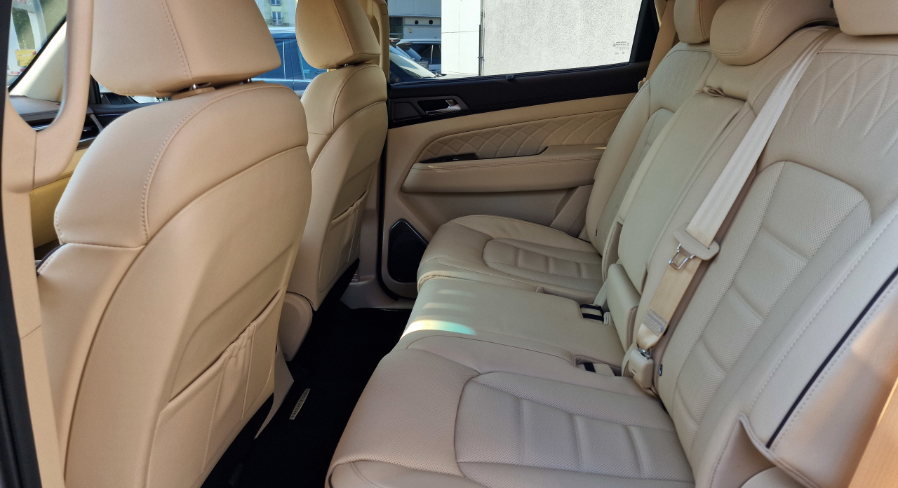 Rexton 2.2e-XDI Premium AT 4x4 Bílá perleť WAK/béžová BE