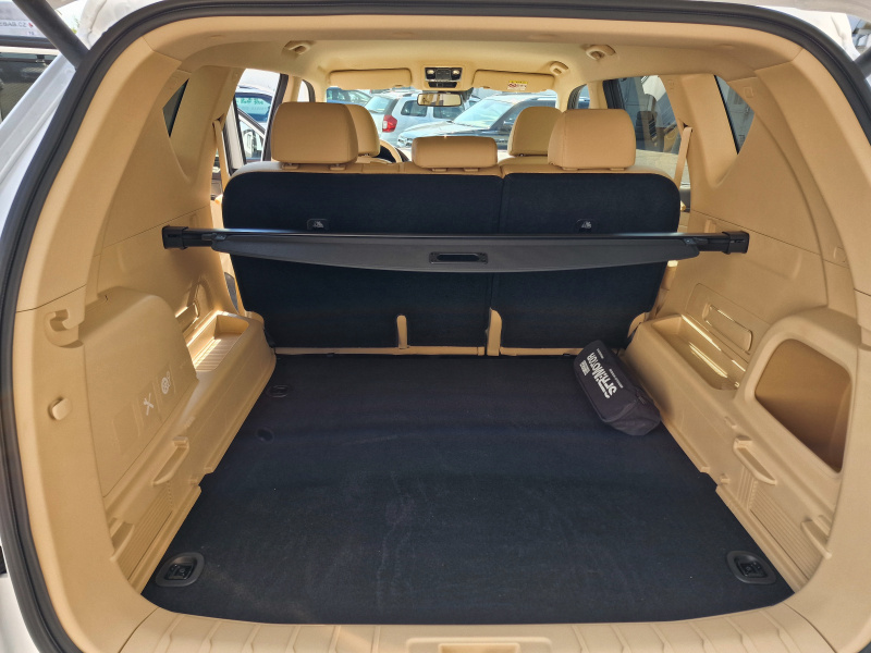 Rexton 2.2e-XDI Premium AT 4x4 Bílá perleť WAK/béžová BE