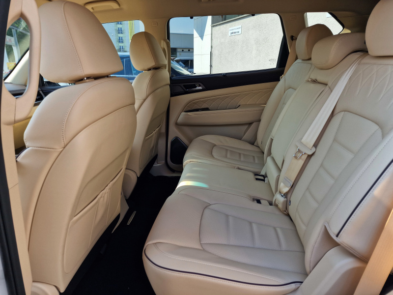Rexton 2.2e-XDI Premium AT 4x4 Bílá perleť WAK/béžová BE