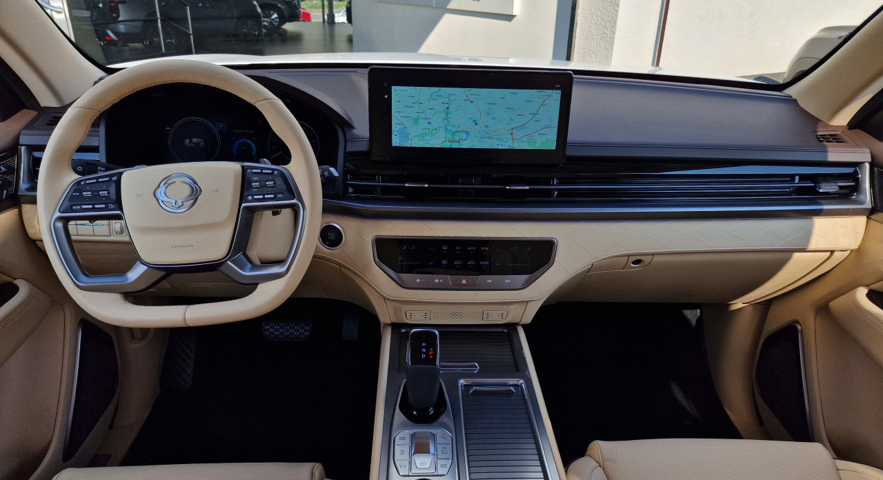 Rexton 2.2e-XDI Premium AT 4x4 Bílá perleť WAK/béžová BE