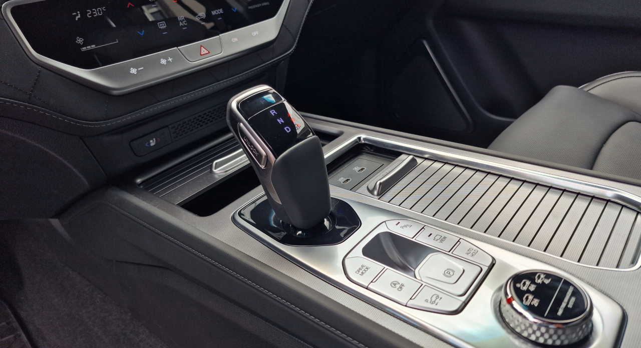 Rexton 2.2e-XDI Premium AT 4x4 Bílá WAK/černá BE skladem - předváděcí