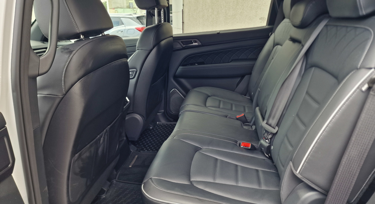 Rexton 2.2e-XDI Premium AT 4x4 Bílá WAK/černá BE skladem - předváděcí