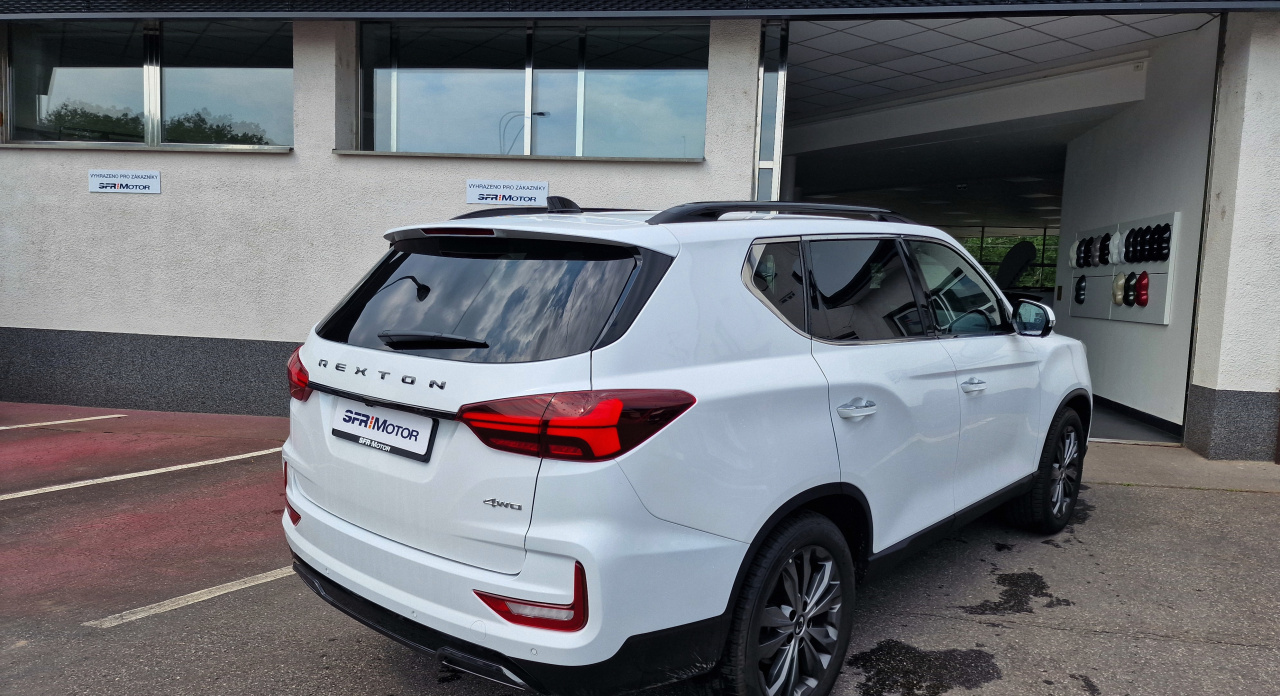 Rexton 2.2e-XDI Premium AT 4x4 Bílá WAK/černá BE skladem - předváděcí