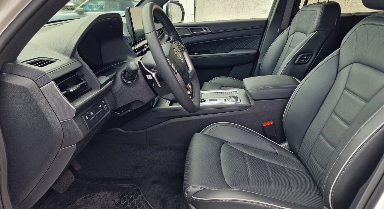 Rexton 2.2e-XDI Premium AT 4x4 Bílá WAK/černá BE skladem - předváděcí