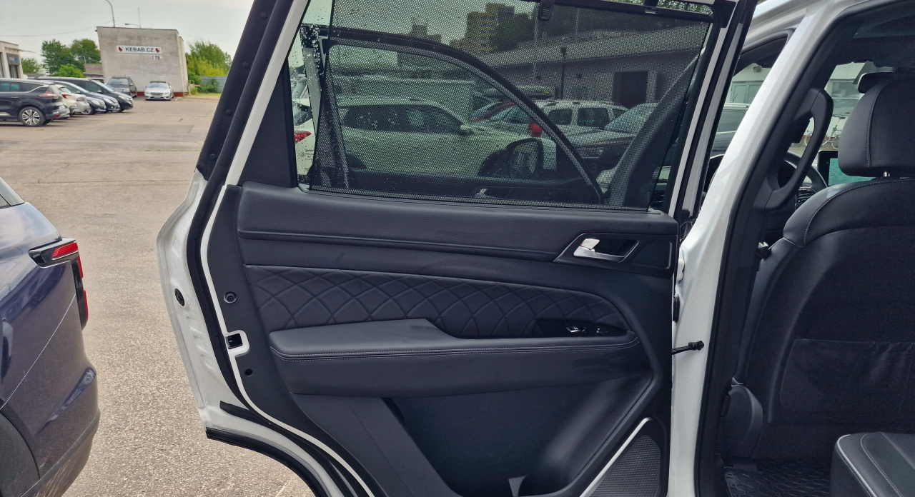 Rexton 2.2e-XDI Premium AT 4x4 Bílá WAK/černá BE skladem - předváděcí