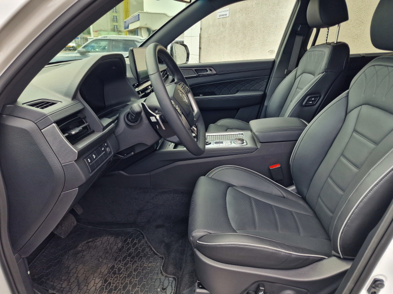 Rexton 2.2e-XDI Premium AT 4x4 Bílá WAK/černá BE skladem - předváděcí