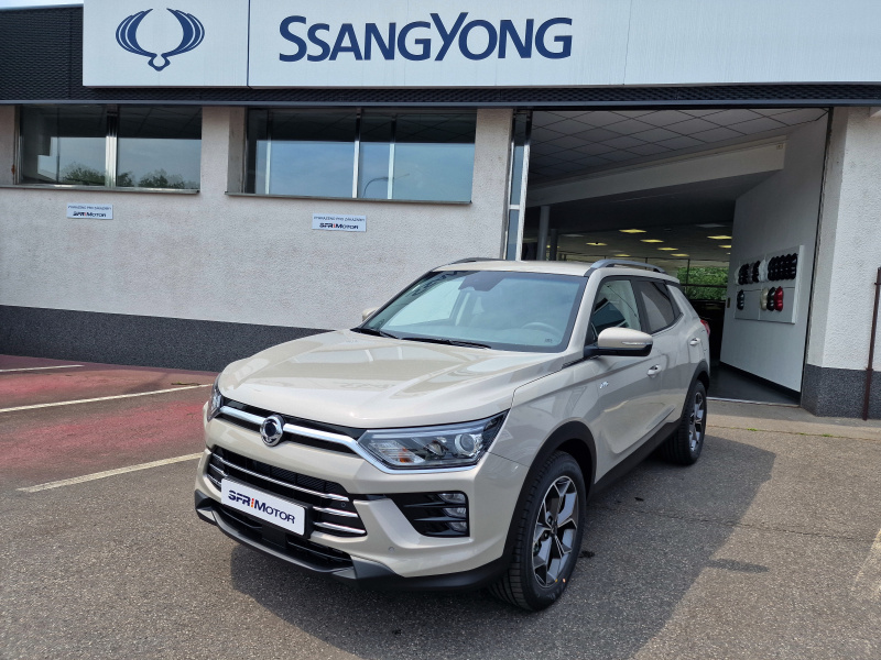 Korando 1.5Turbo Style+ AT 4x4  Latte/černý DOSTUPNOST LISTOPAD 2025