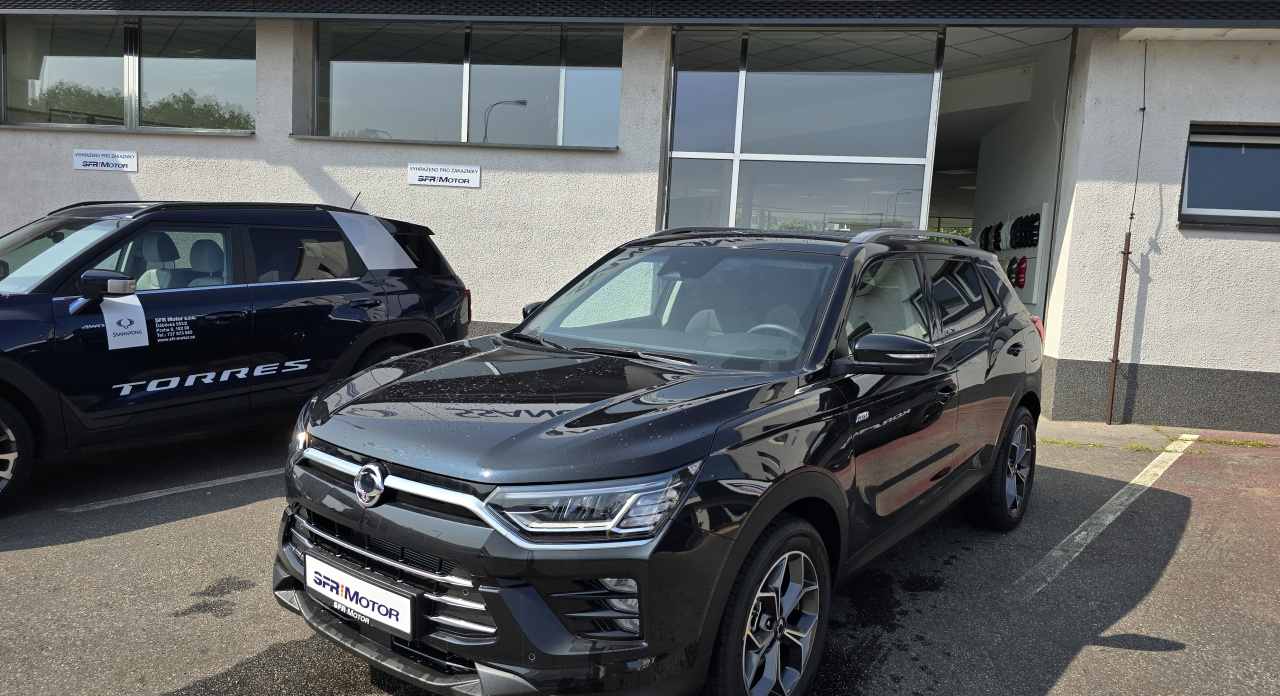 Korando 1.5Turbo Style+ AT 4x4  Černý/černý DOSTUPNOST ŘÍJEN 2025