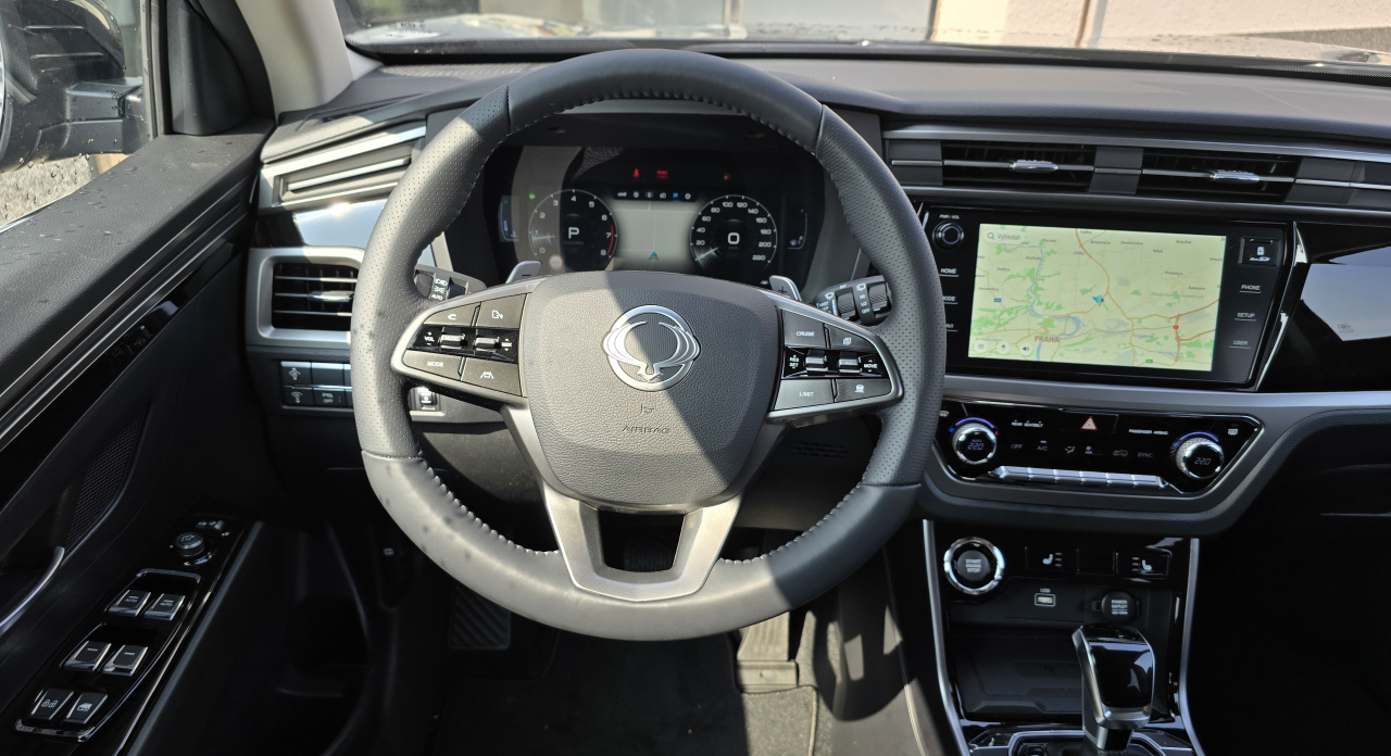 Korando 1.5Turbo Style+ AT 4x4  Černý/černý DOSTUPNOST ŘÍJEN 2025