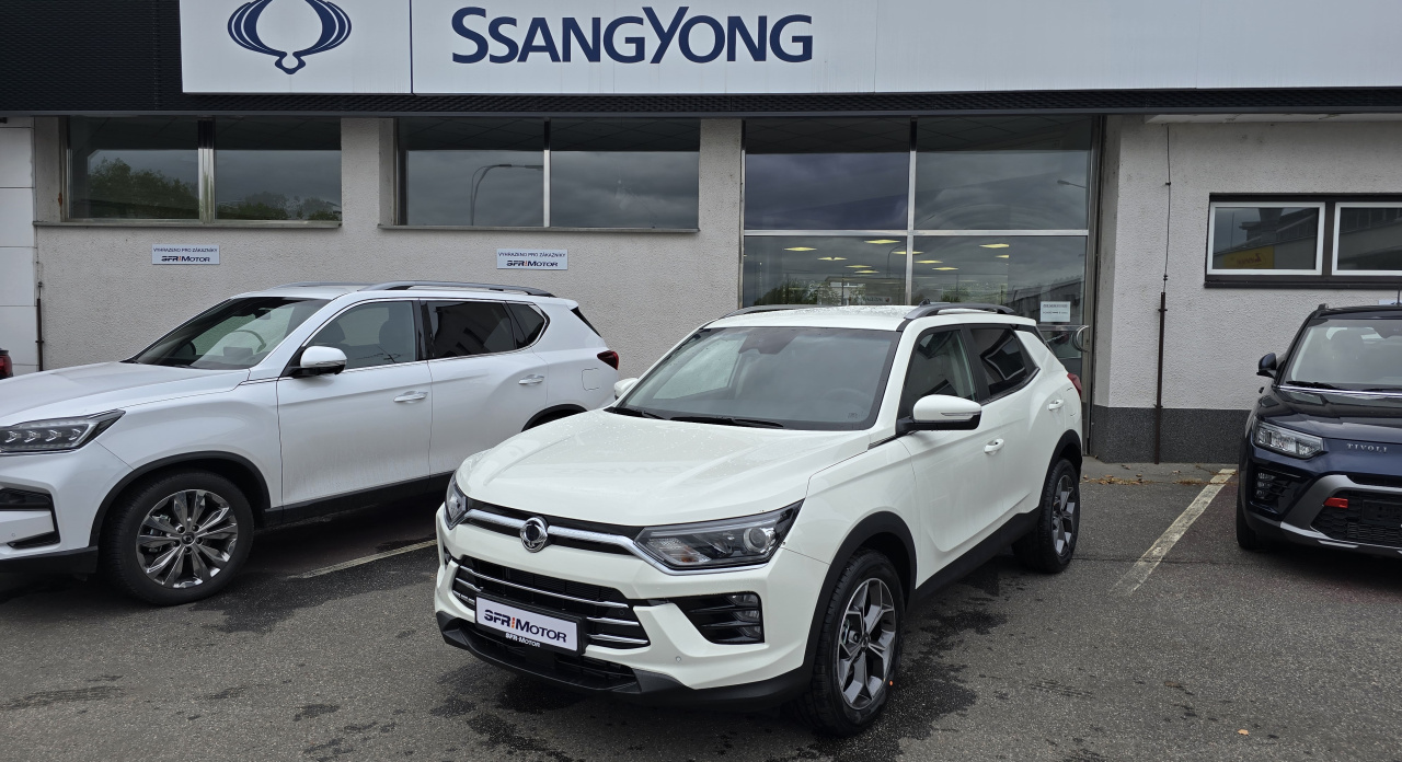 Korando 1.5Turbo Style+ AT Bílá/černá DOSTUPNOST ŘÍJEN 2025