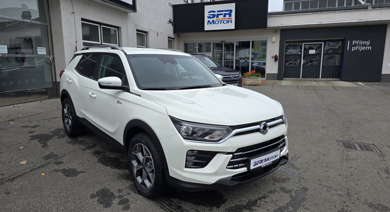 Korando 1.5Turbo Style+ AT Bílá/černá DOSTUPNOST ŘÍJEN 2025