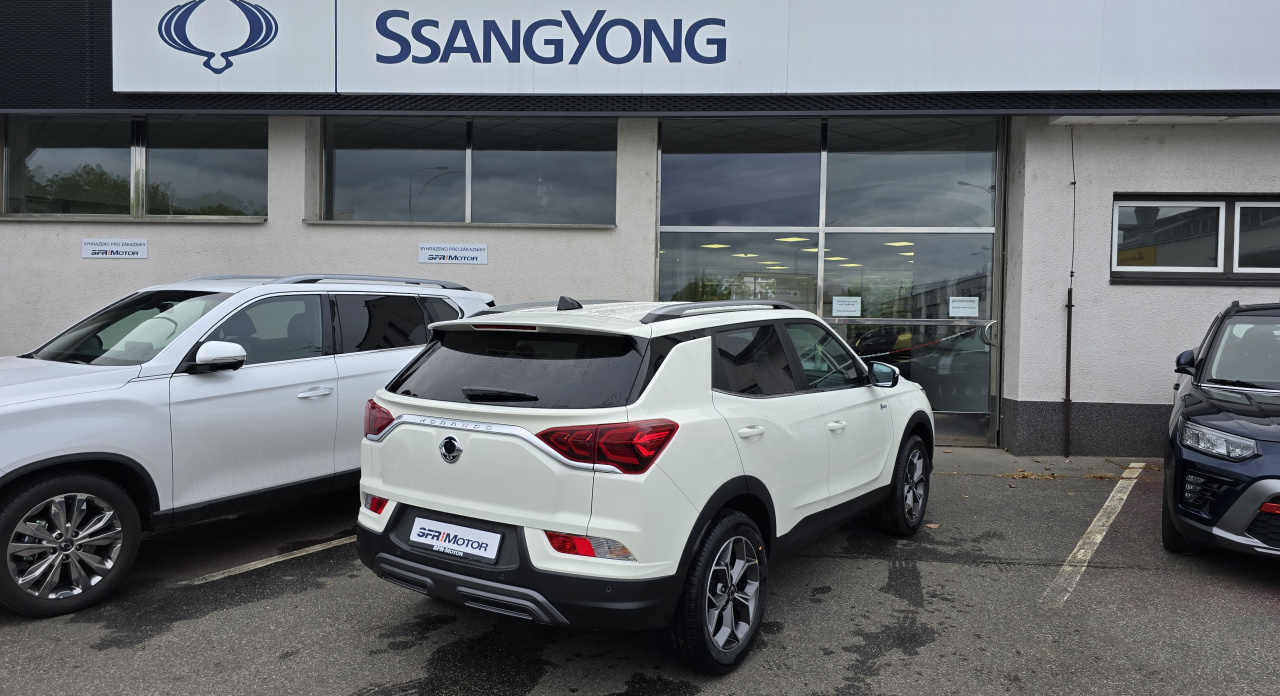 Korando 1.5Turbo Style+ AT Bílá/černá DOSTUPNOST ŘÍJEN 2025