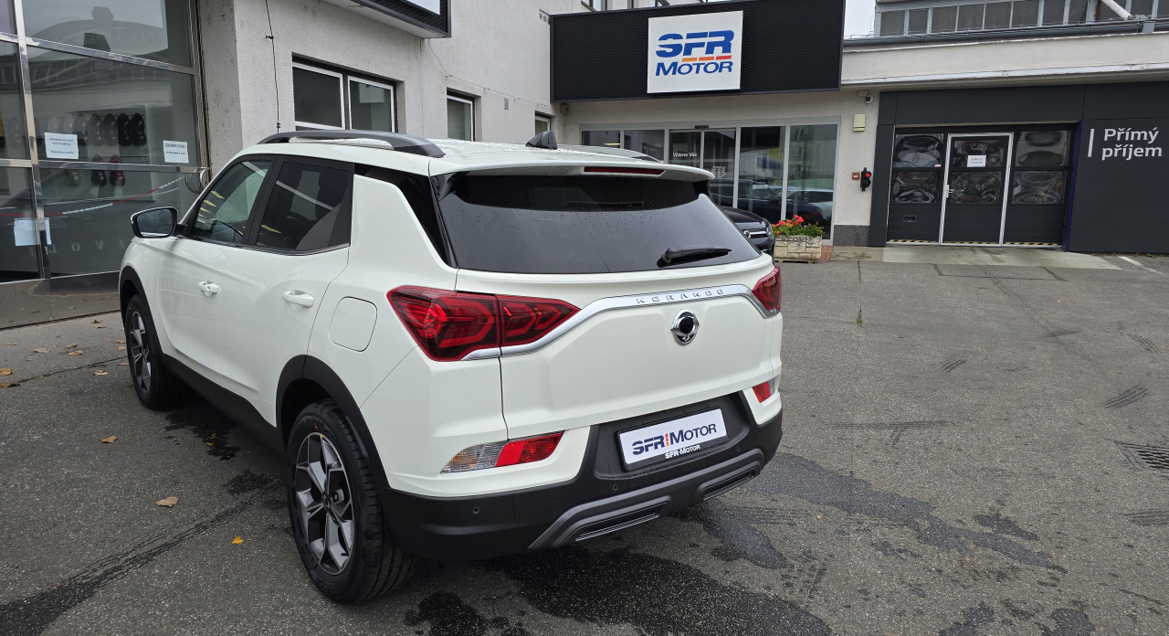 Korando 1.5Turbo Style+ AT Bílá/černá DOSTUPNOST ŘÍJEN 2025