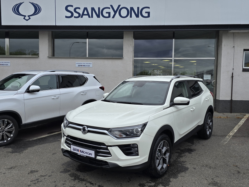 Korando 1.5Turbo Style+ AT Bílá/černá DOSTUPNOST ŘÍJEN 2025
