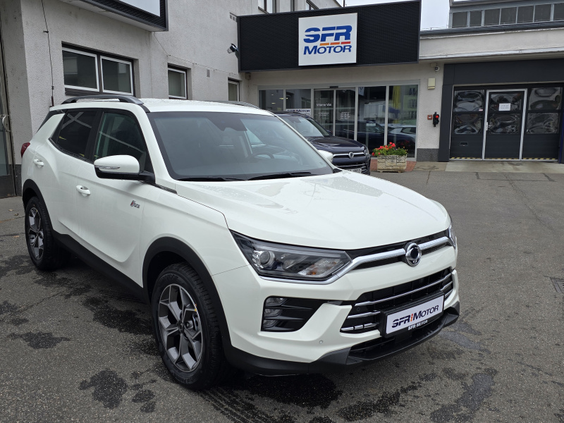 Korando 1.5Turbo Style+ AT Bílá/černá DOSTUPNOST ŘÍJEN 2025