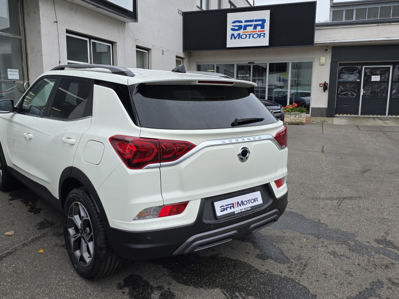 Korando 1.5Turbo Style+ AT Bílá/černá DOSTUPNOST ŘÍJEN 2025