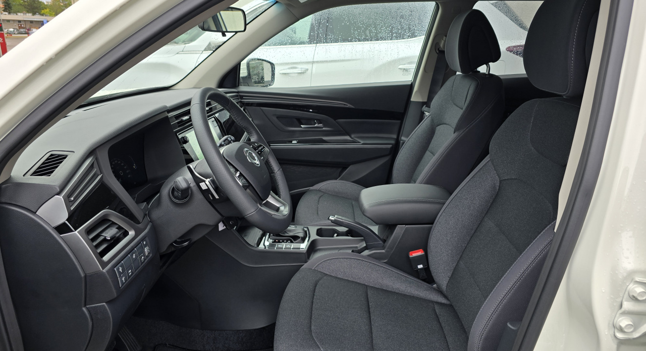 Korando 1.5Turbo Style+ AT Bílá/černá DOSTUPNOST ŘÍJEN 2025