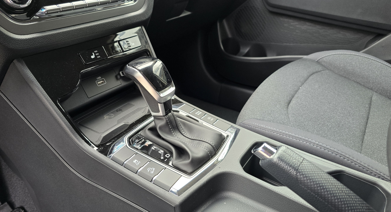 Korando 1.5Turbo Style+ AT Bílá/černá DOSTUPNOST ŘÍJEN 2025