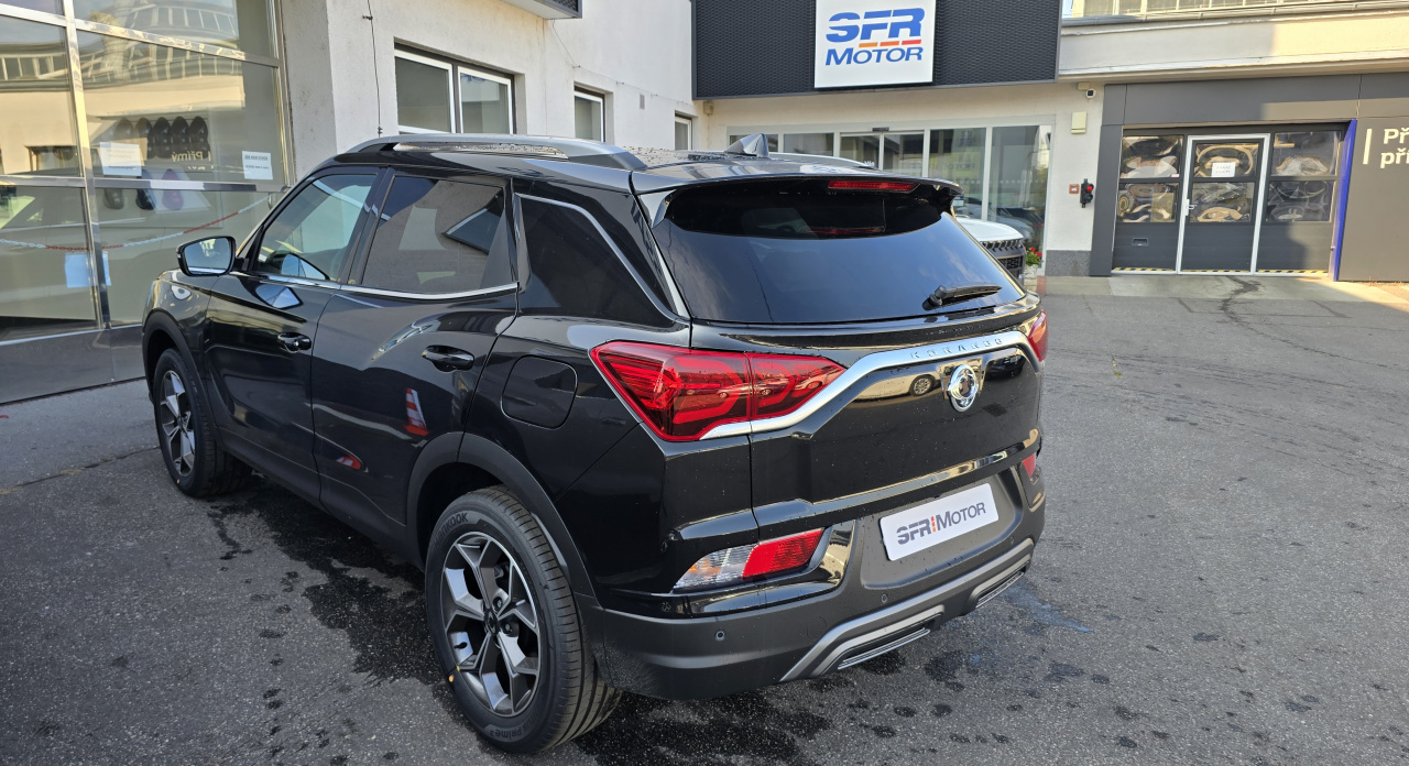 Korando 1.5Turbo Style+ AT Černá/béžový 56257