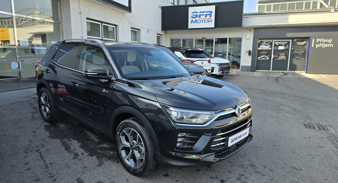 Korando 1.5Turbo Style+ AT Černá/béžový 56257
