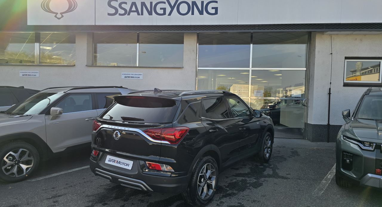 Korando 1.5Turbo Style+ AT Černá/béžový 56257