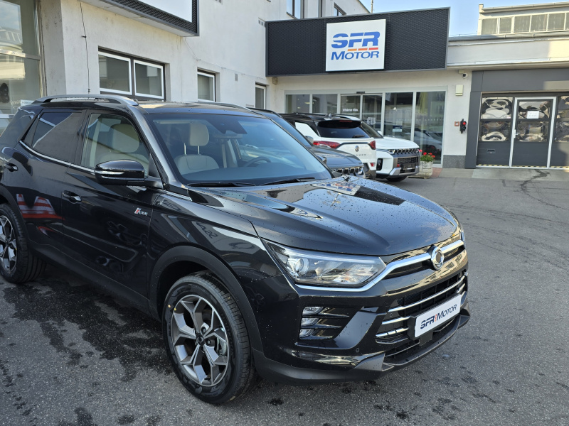 Korando 1.5Turbo Style+ AT Černá/béžový 56257