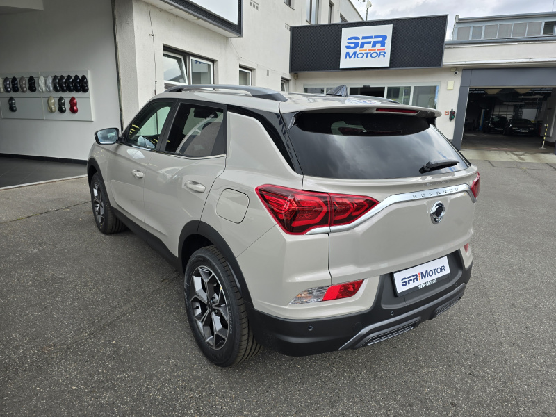 Korando 1.5Turbo Style+ MT Latte/černý MY24