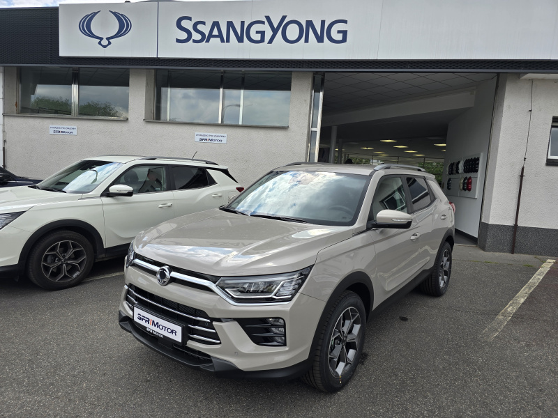 Korando 1.5Turbo Style+ MT Latte/černý MY24