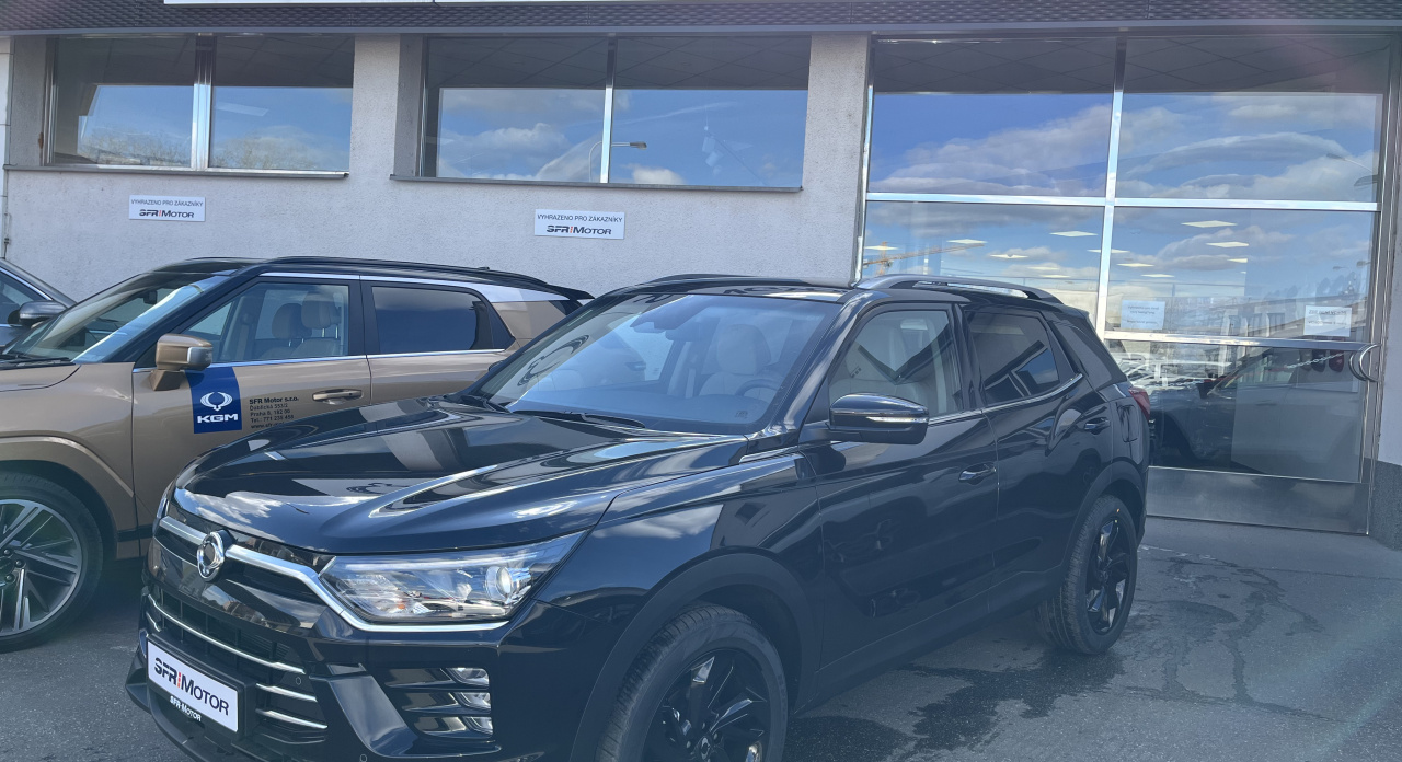 Korando 1.5Turbo Style+ AT Černá/béžový