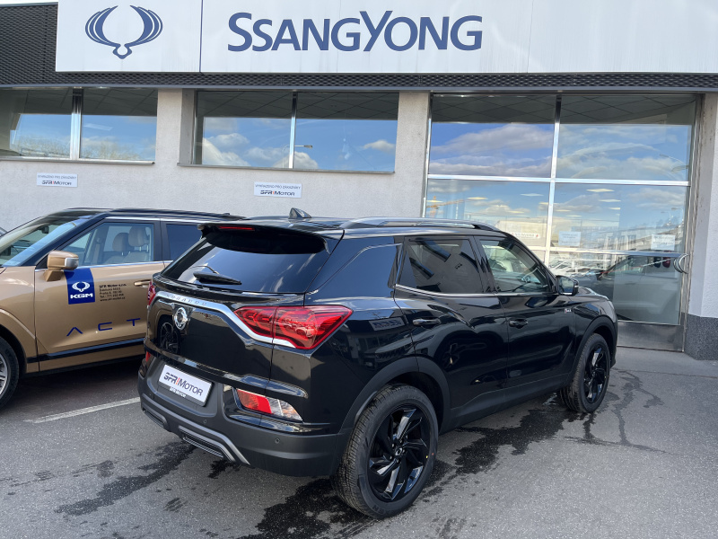 Korando 1.5Turbo Style+ AT Černá/béžový