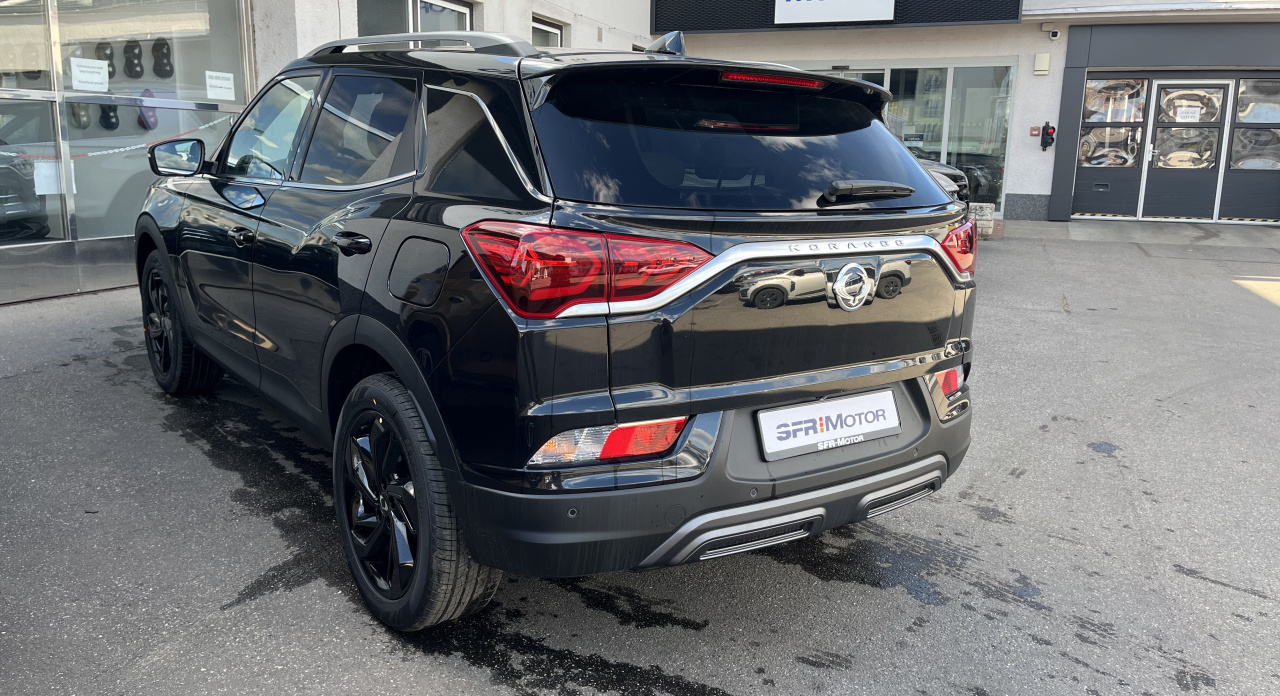Korando 1.5Turbo Style+ AT Černá/béžový