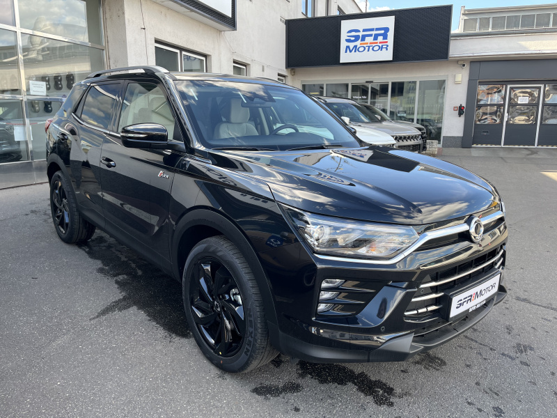 Korando 1.5Turbo Style+ AT Černá/béžový