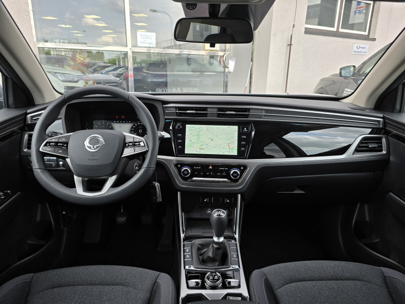 Korando 1.5Turbo Style+ MT 4x4  Kovová/černý