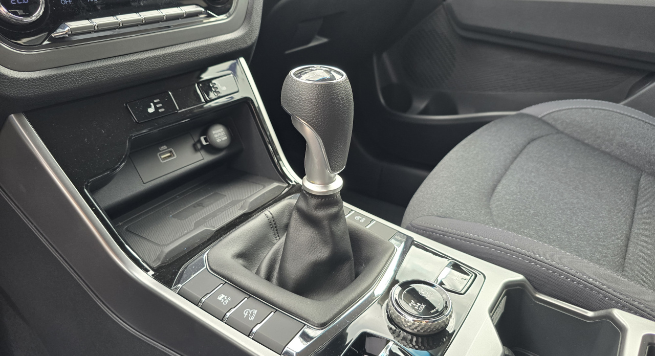 Korando 1.5Turbo Style+ MT 4x4  Kovová/černý