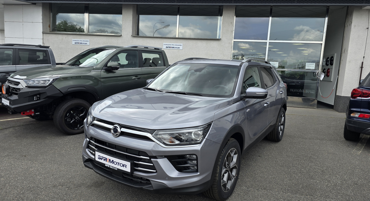 Korando 1.5Turbo Style+ MT 4x4  Kovová/černý