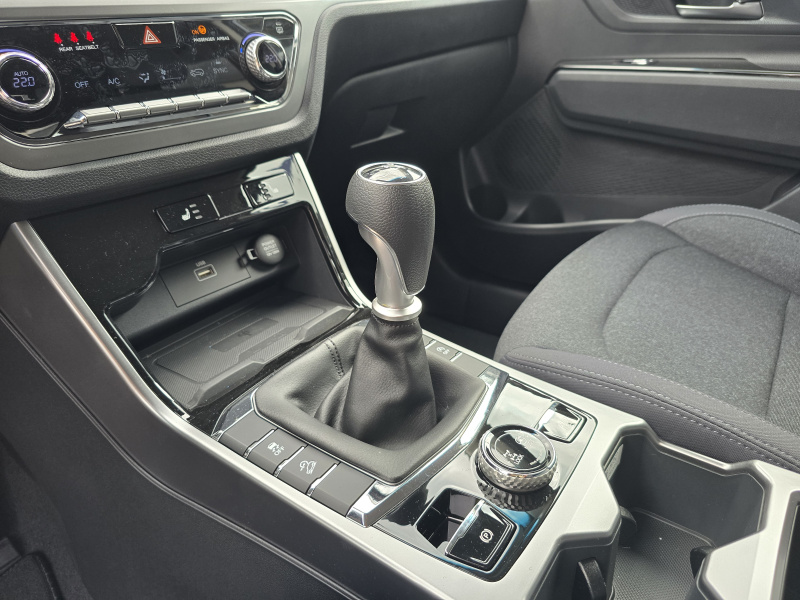Korando 1.5Turbo Style+ MT 4x4  Kovová/černý