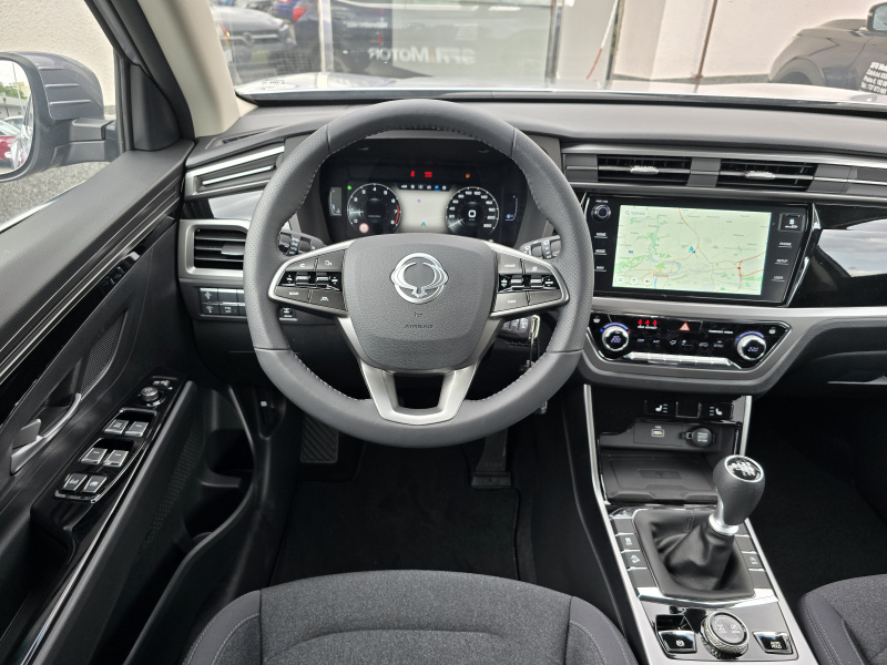 Korando 1.5Turbo Style+ MT 4x4  Kovová/černý