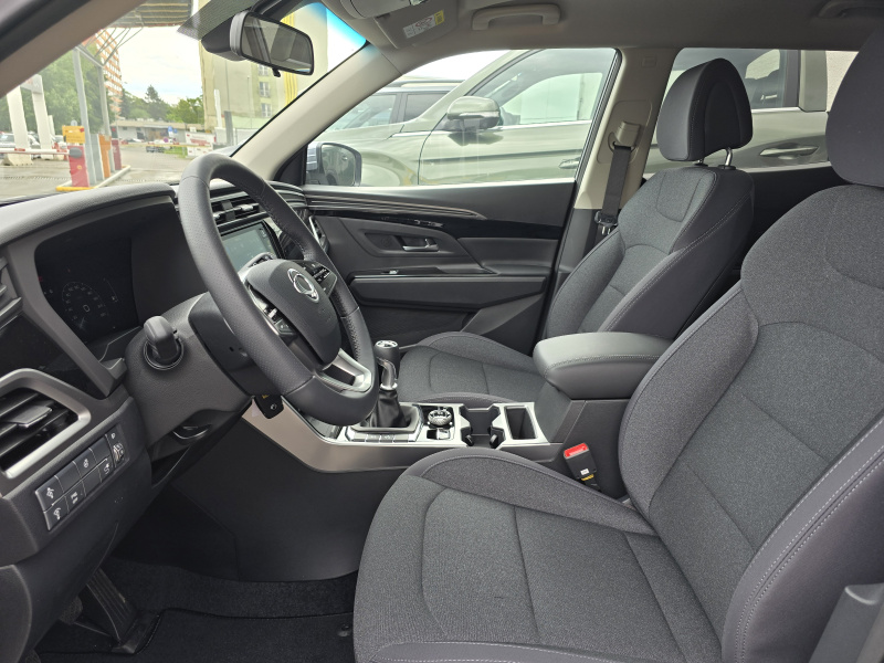 Korando 1.5Turbo Style+ MT 4x4  Kovová/černý